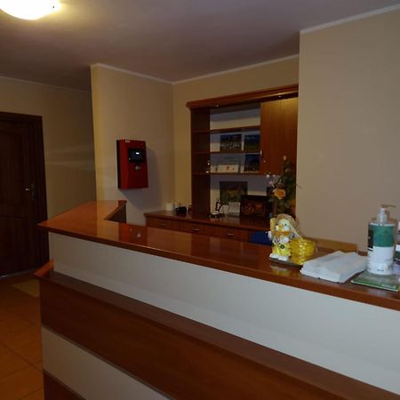 Hotel Gosciniec Ustrzycki Ustrzyki Dolne Esterno foto