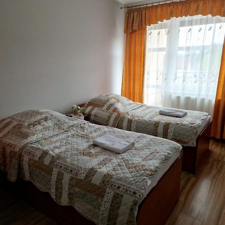Hotel Gosciniec Ustrzycki Ustrzyki Dolne Esterno foto