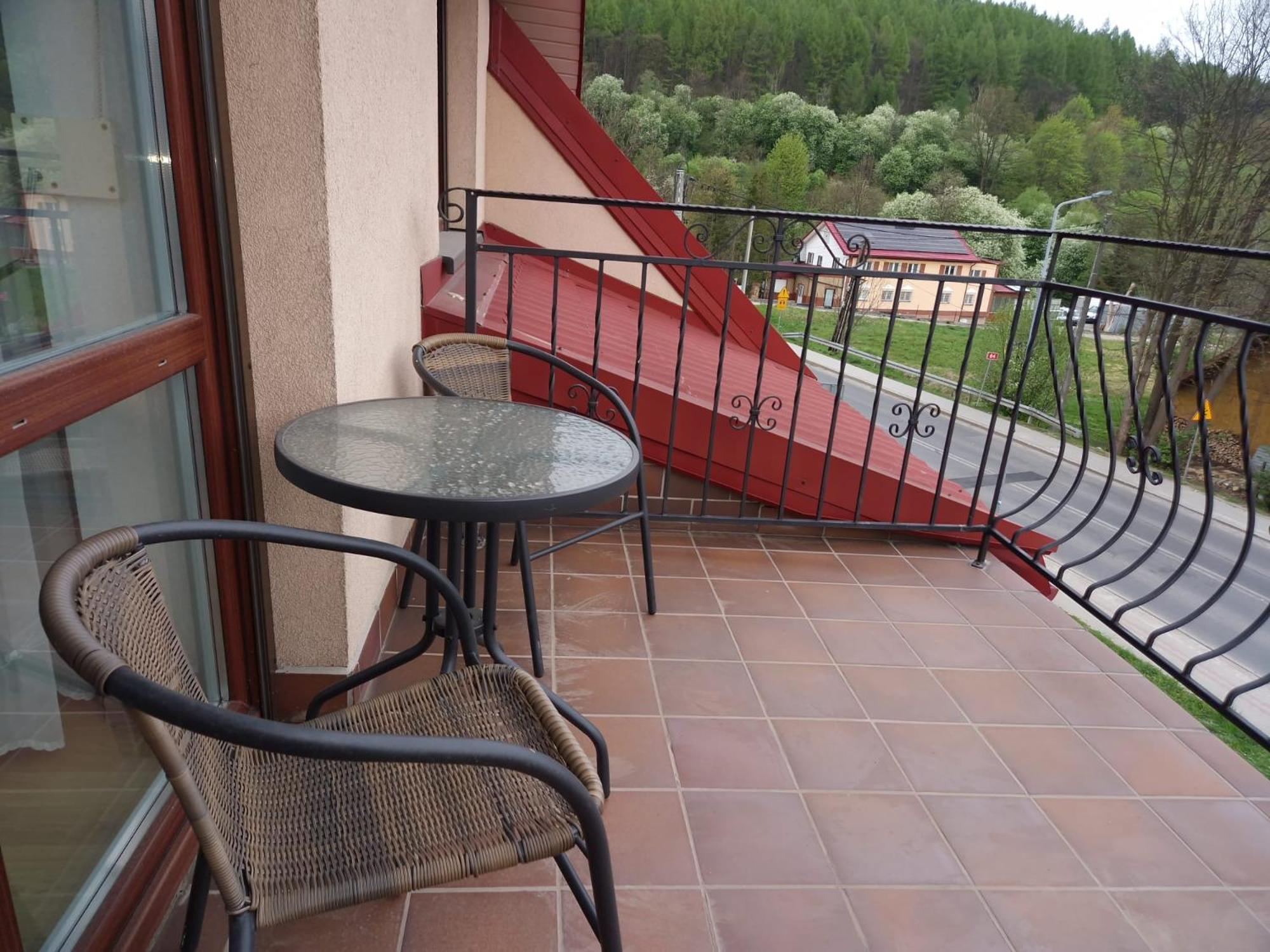 Hotel Gosciniec Ustrzycki Ustrzyki Dolne Esterno foto