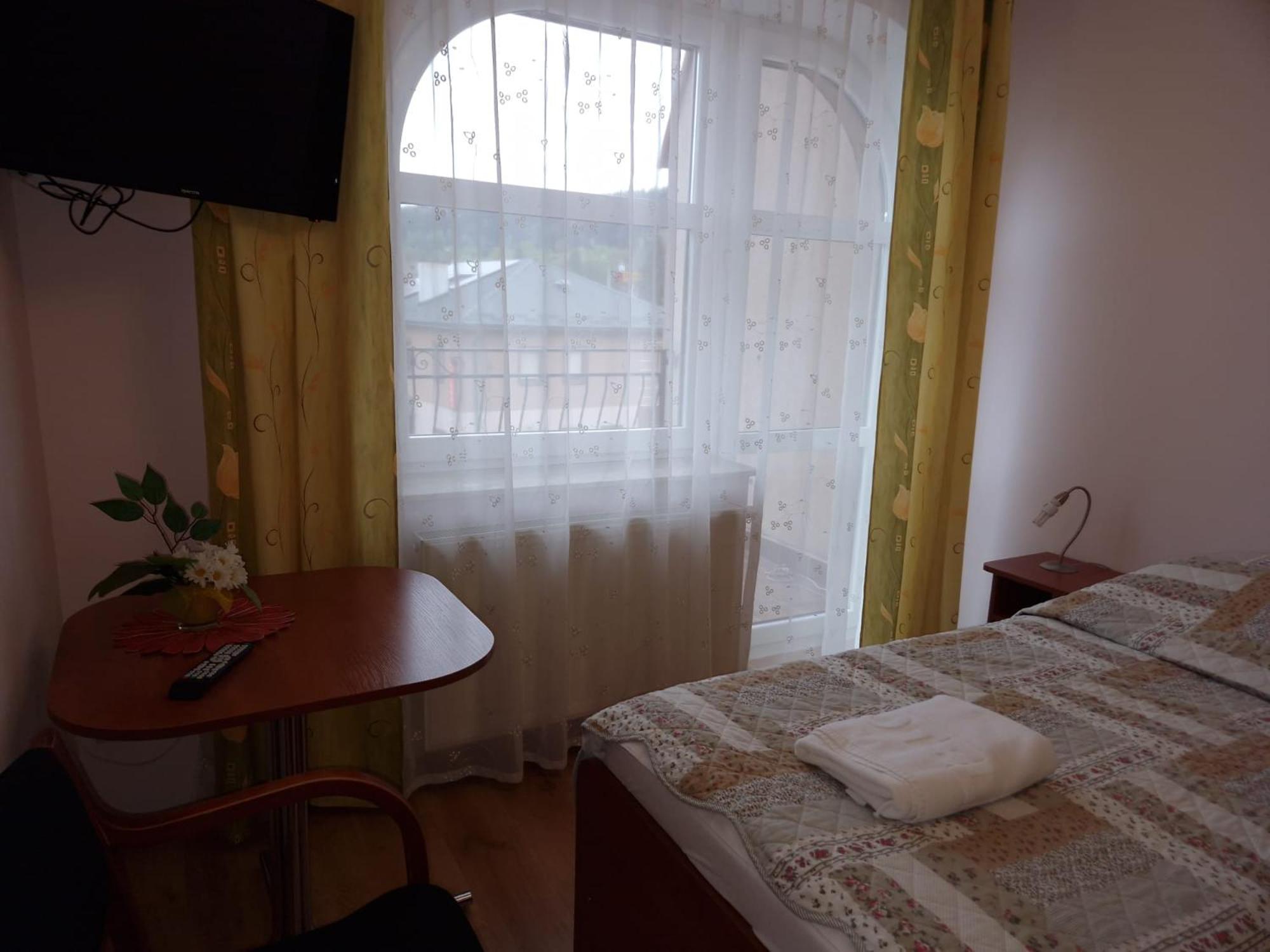 Hotel Gosciniec Ustrzycki Ustrzyki Dolne Esterno foto