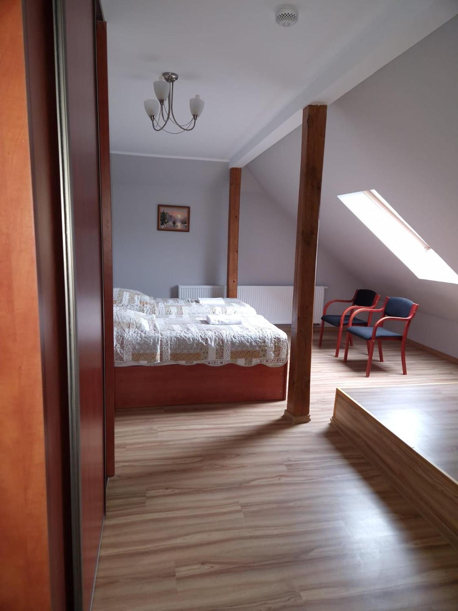 Hotel Gosciniec Ustrzycki Ustrzyki Dolne Esterno foto