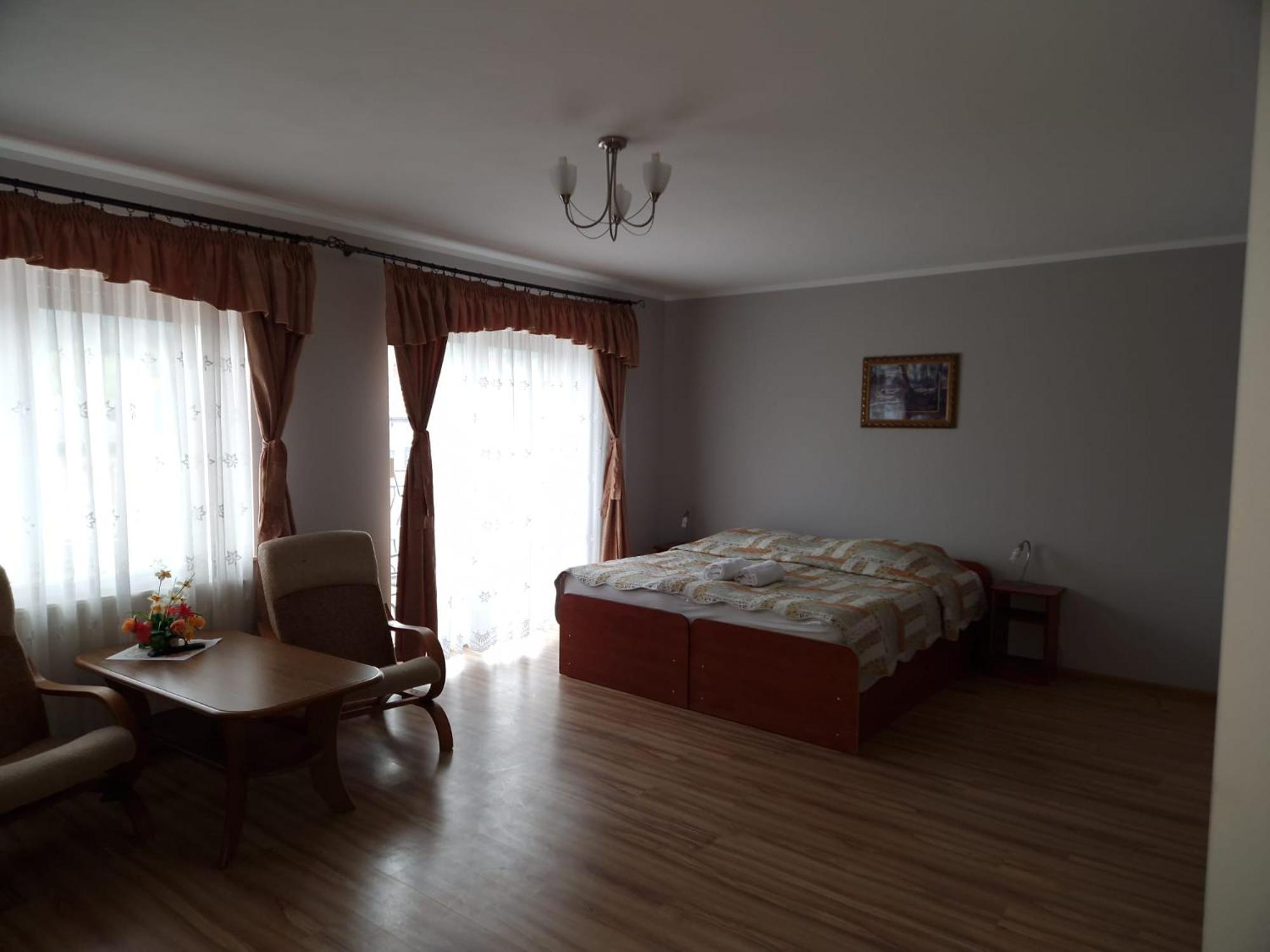 Hotel Gosciniec Ustrzycki Ustrzyki Dolne Esterno foto