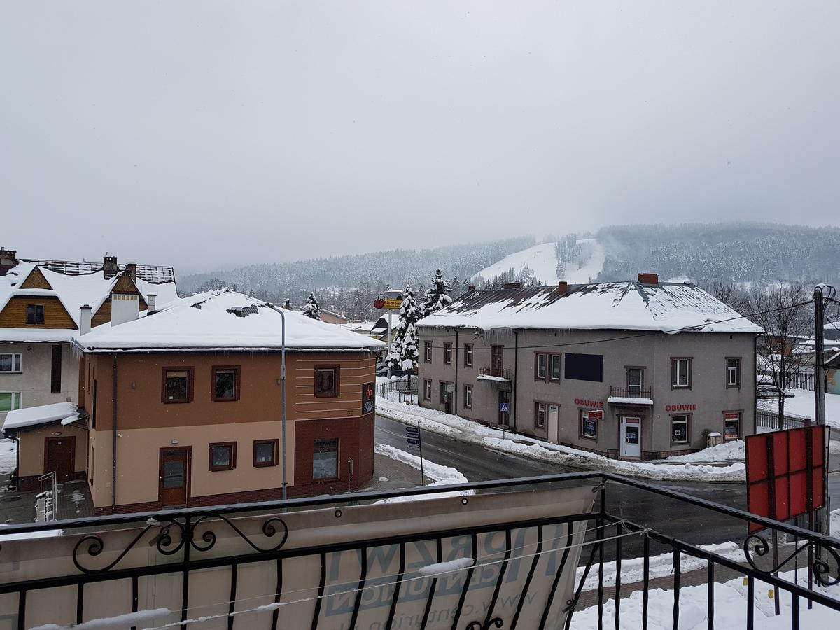 Hotel Gosciniec Ustrzycki Ustrzyki Dolne Esterno foto